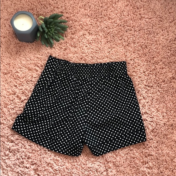 Size 2 Shorts - Picture 2 of 4